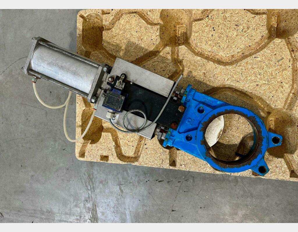 Knife gate valve - Pneumatic cylinder