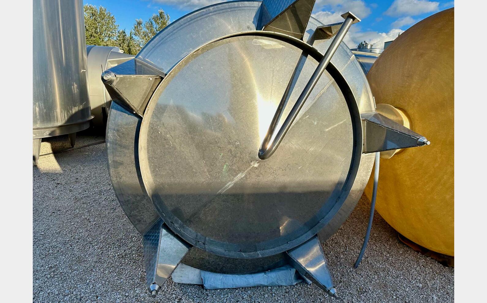 Stainless steel tank - Conical bottom 200 HL (20,000 litres)