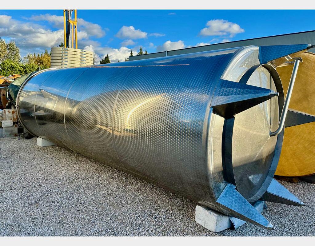 Stainless steel tank - Conical bottom 200 HL (20,000 litres)