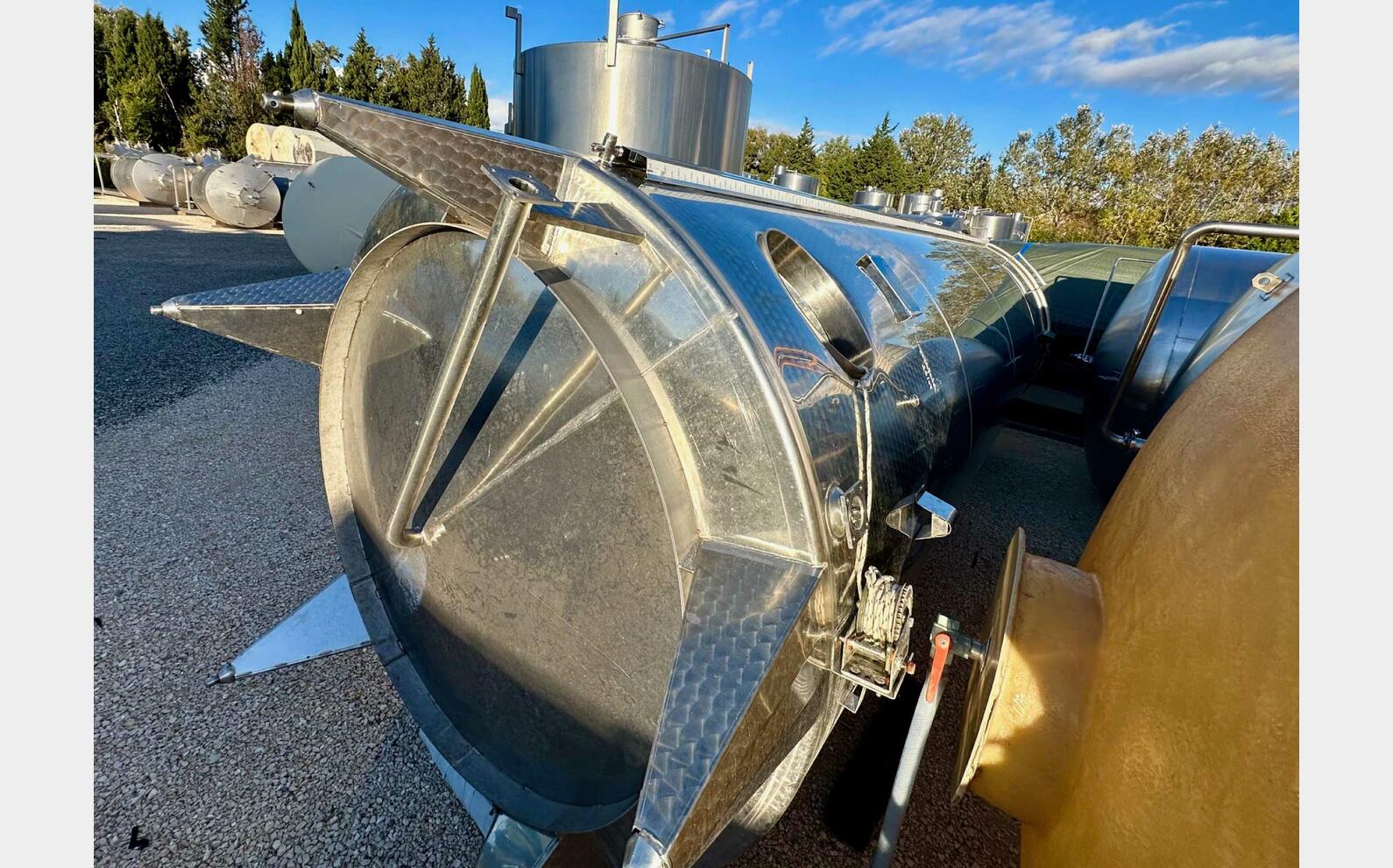 Stainless steel tank - Conical bottom 200 HL (20,000 litres)
