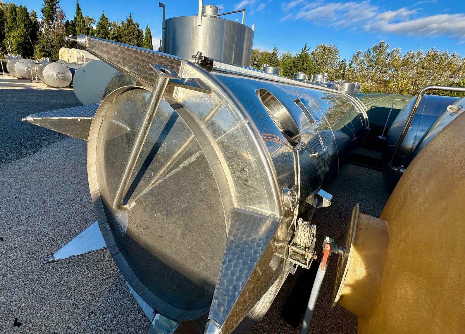 Stainless steel tank with floating lid - Conical bottom - On feet