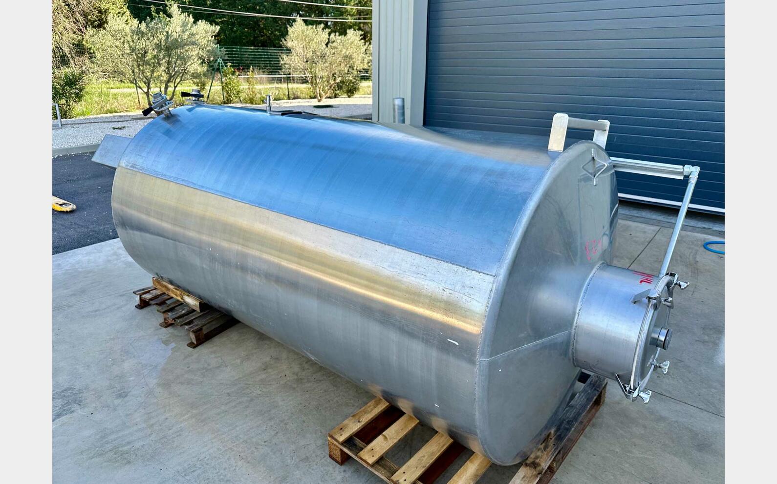 Stainless steel tank - Cylindrical 31 HL (3 100 litres) LAGOUARDE