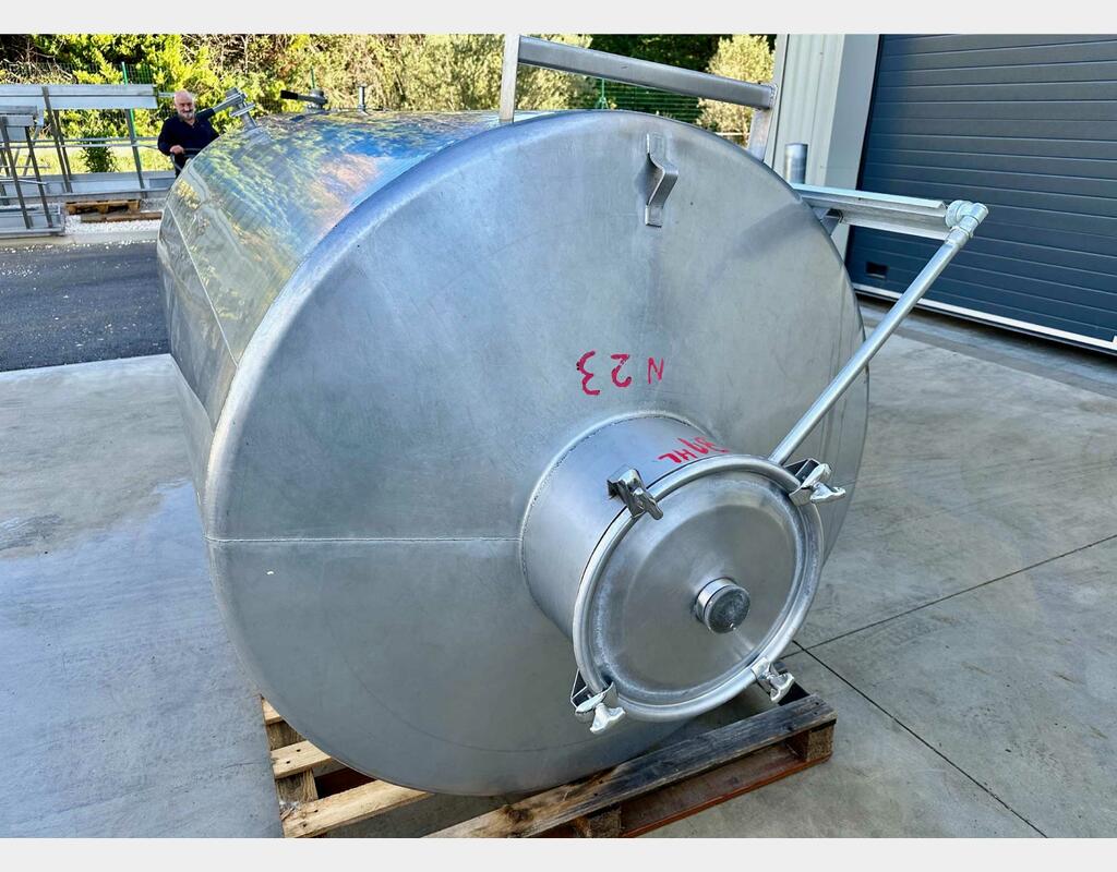 Cuve verticale en acier inoxydable - De forme cylindrique