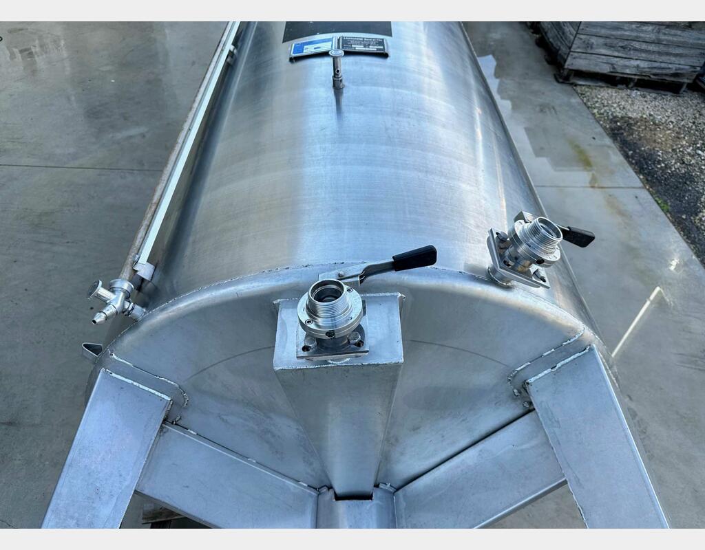 Cuve verticale en acier inoxydable - De forme cylindrique