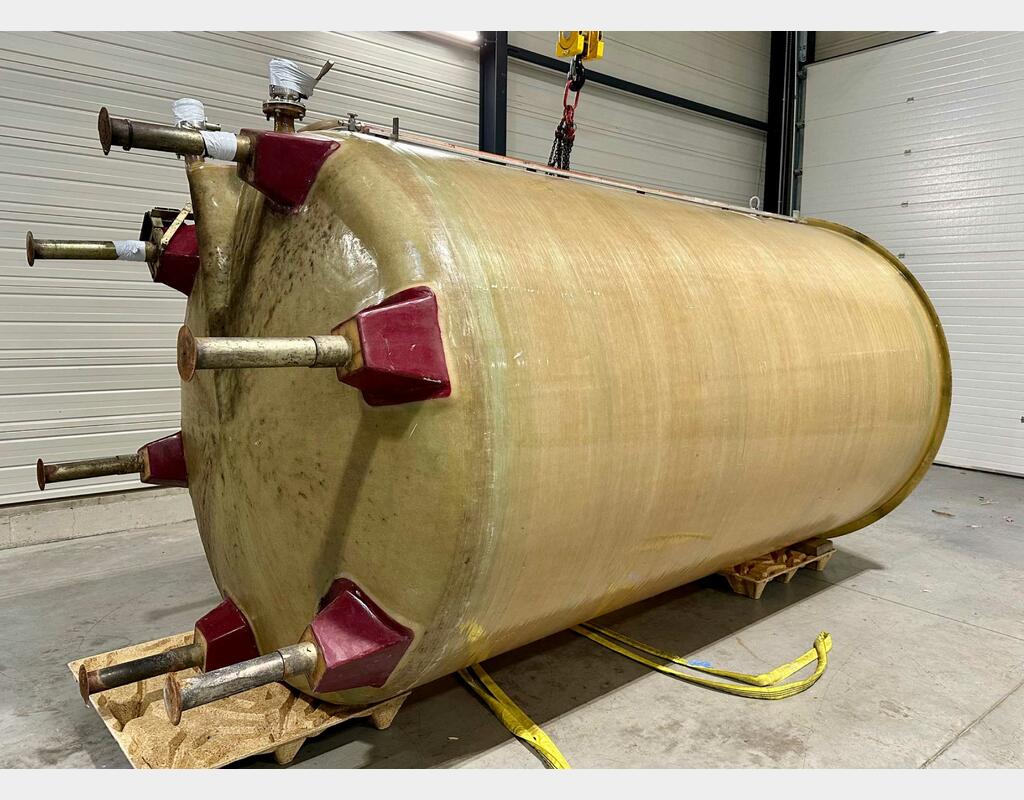 Citerne fibre à chapeau flottant - Verticale fond bombé sur pieds