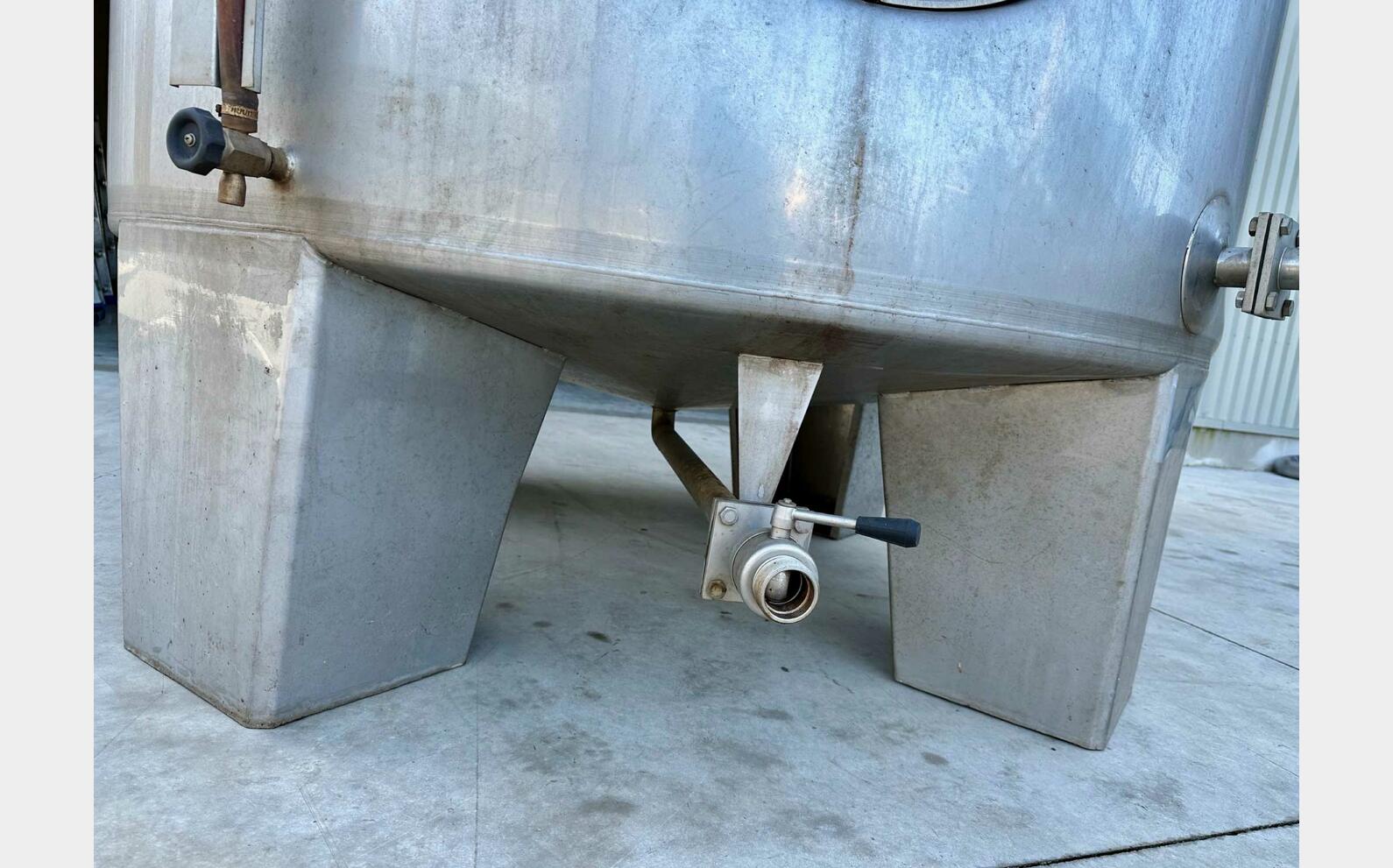 Ss tank - On legs 80 HL (8 000 litres)