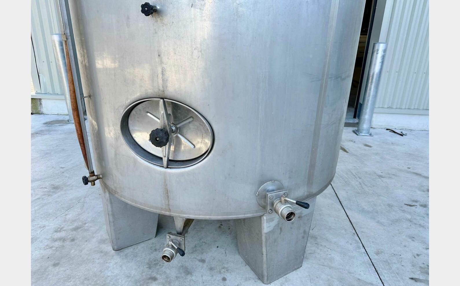 Cuve inox 304 fond conique sur pieds 80 HL (8 000 litres)