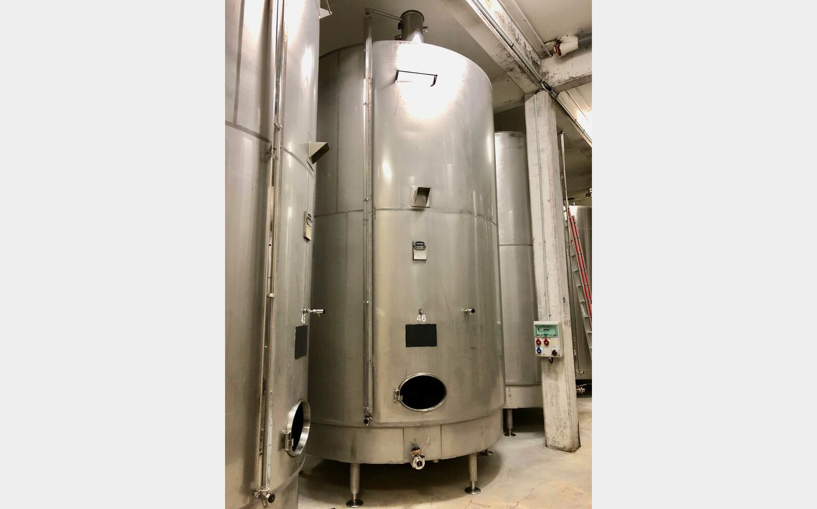 Cuve inox 316L fond conique sur pieds 215 HL (21 500 litres)