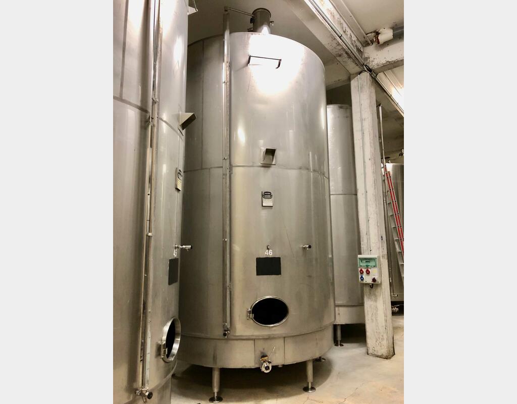 Stainless steel storage tank - On feet