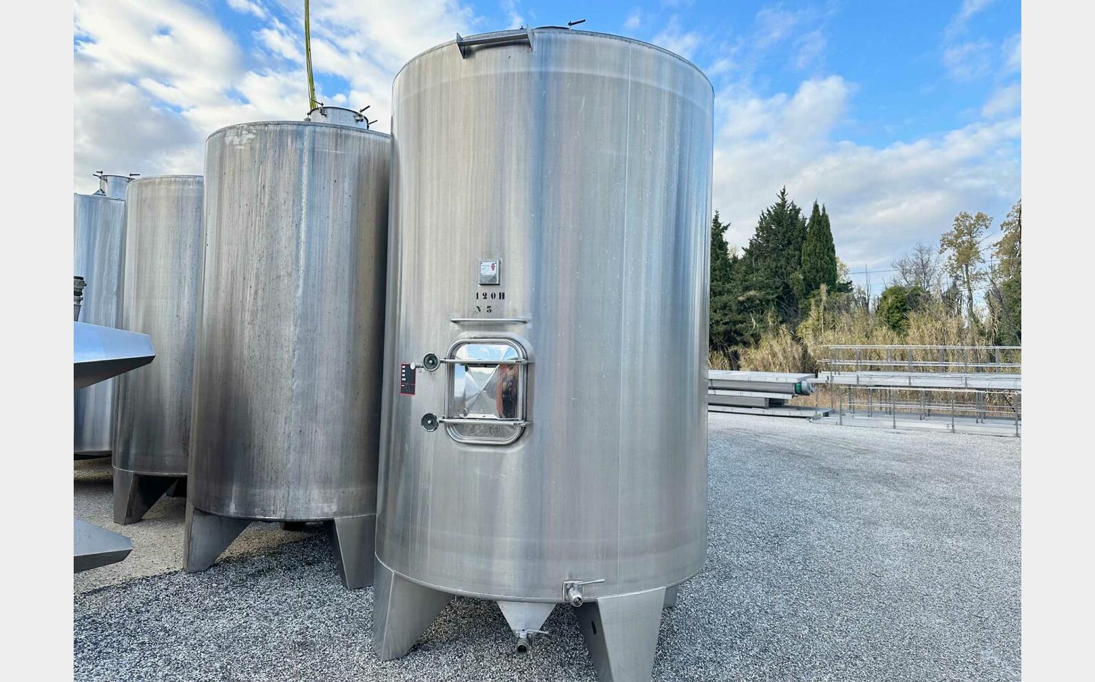 Ss tank - On legs 120 HL (12,000 litres) RURALINOX