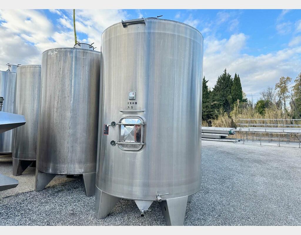 304 stainless steel storage tank - Conical bottom on feet