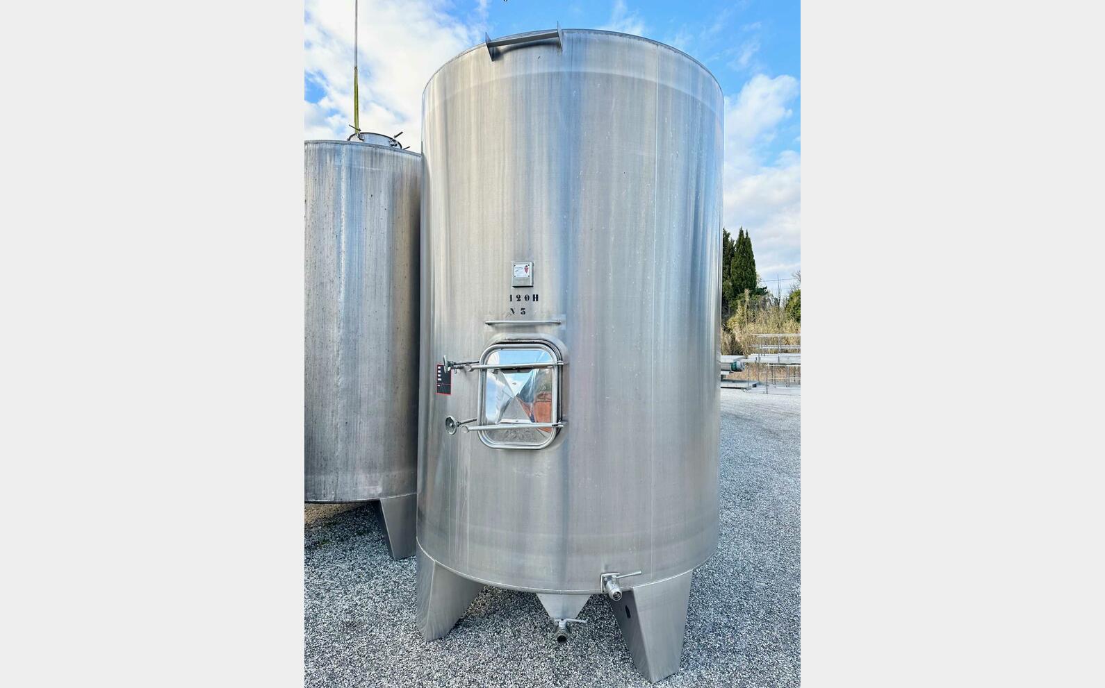 Ss tank - On legs 120 HL (12,000 litres) RURALINOX