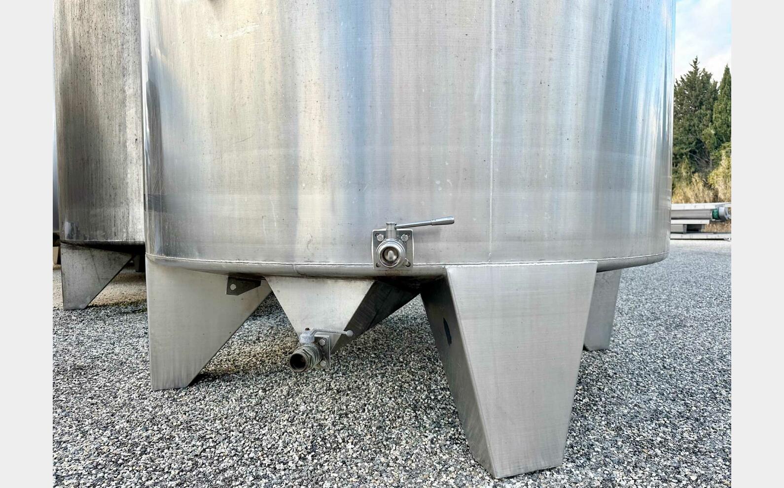 Ss tank - On legs 120 HL (12,000 litres) RURALINOX