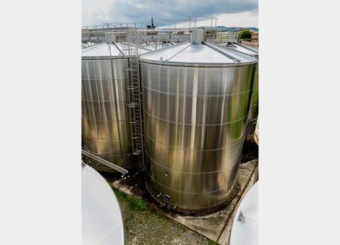 316 stainless steel tank - In-ground with flat sloping base