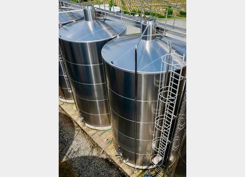 316 stainless steel tank - Flat sloping base on invert