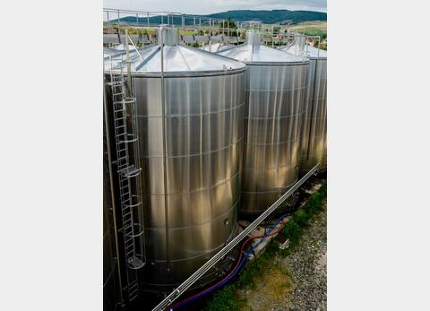 316 stainless steel tank - In-ground with flat sloping base