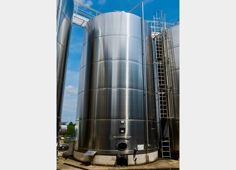 316 stainless steel tank - Flat sloping base on invert