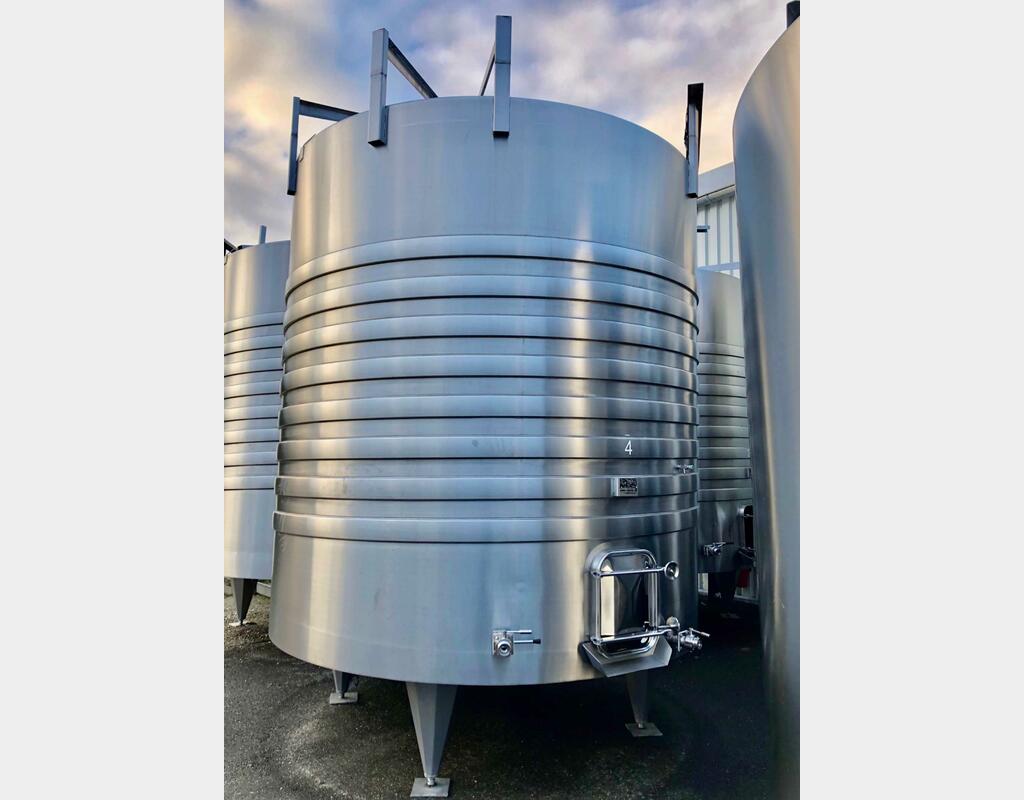 Stainless steel tank - Flat bottom - On feet