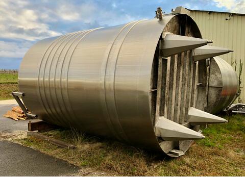 Stainless steel tank - Flat bottom - On feet