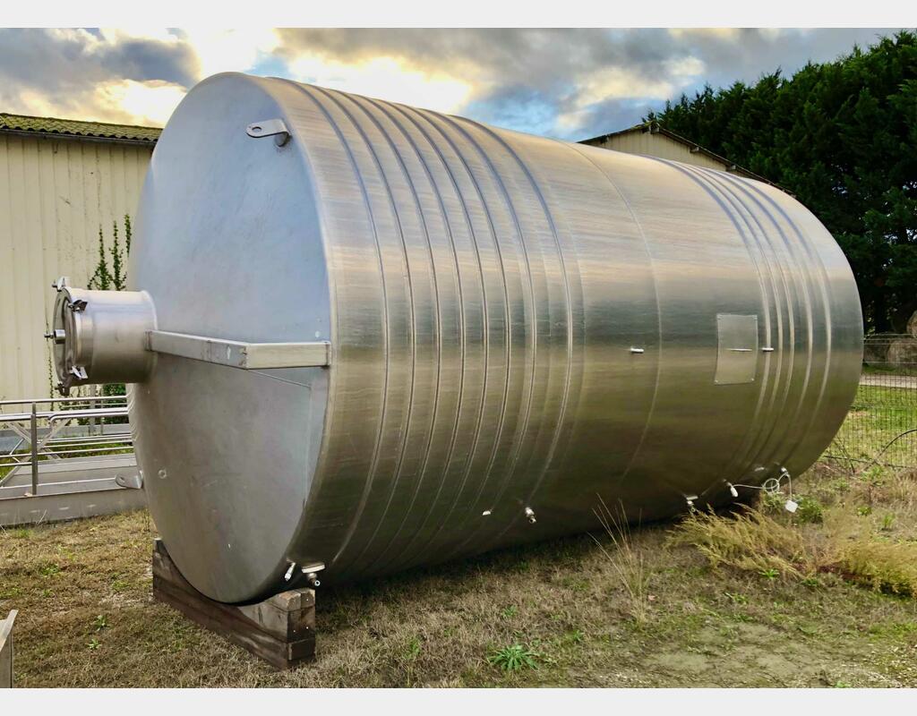 Stainless steel tank - Flat bottom - On feet