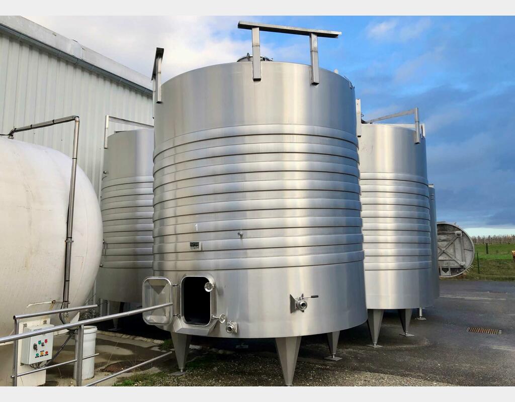 Stainless steel tank - Flat bottom - On feet