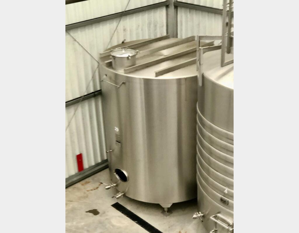 Stainless steel tank - Flat bottom - On feet