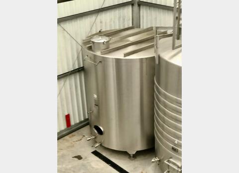 Stainless steel tank - Flat bottom - On feet