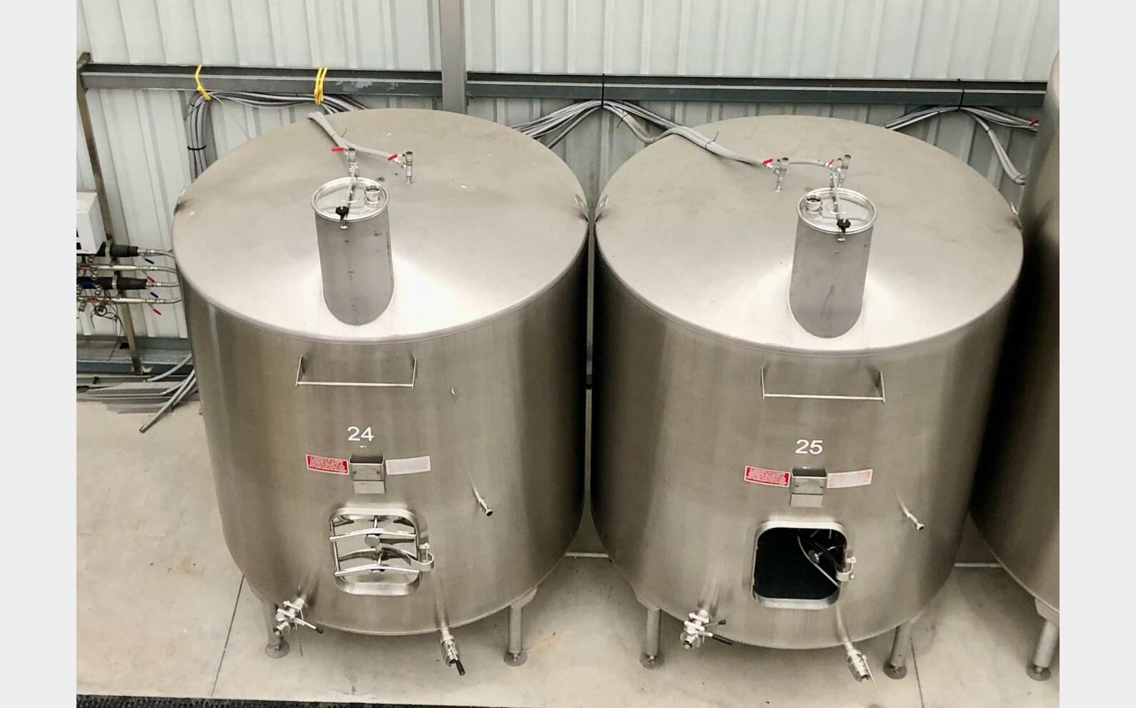 Cuve inox 304 thermor&eacute;gul&eacute;e sur pieds 60 HL (6 000 litres) PIERRE GUERIN