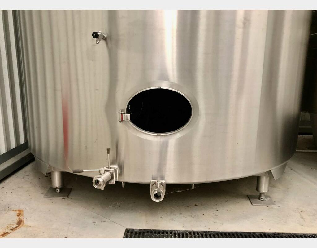 Stainless steel tank - Flat bottom - On feet