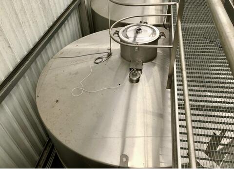 Stainless steel tank - Flat bottom - On feet