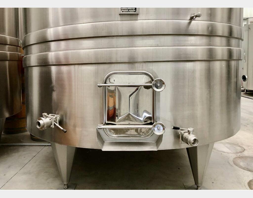 Stainless steel tank - Flat bottom - On feet