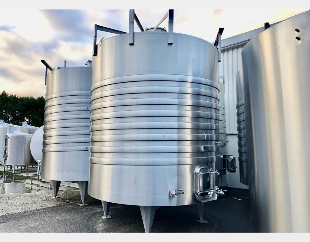 Stainless steel tank - Flat bottom - On feet