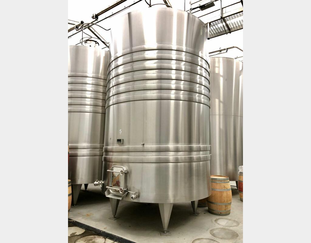 Stainless steel tank - Flat bottom - On feet