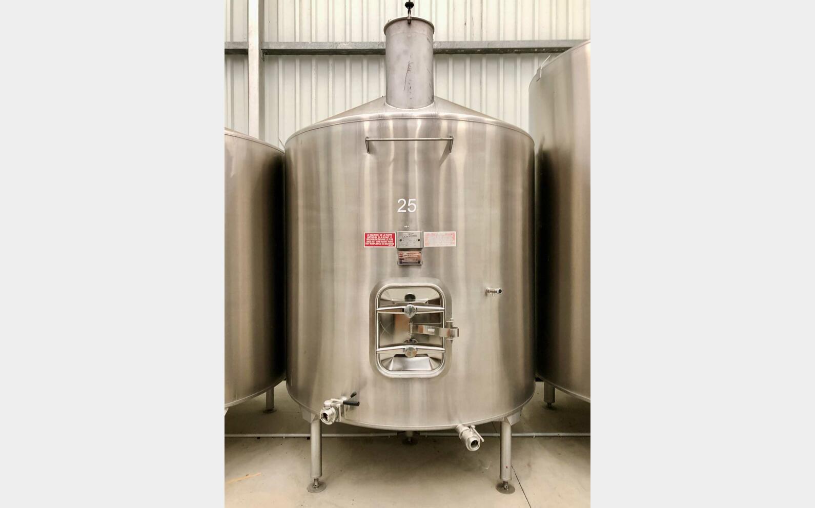 Cuve inox 304 thermor&eacute;gul&eacute;e sur pieds 60 HL (6 000 litres) PIERRE GUERIN