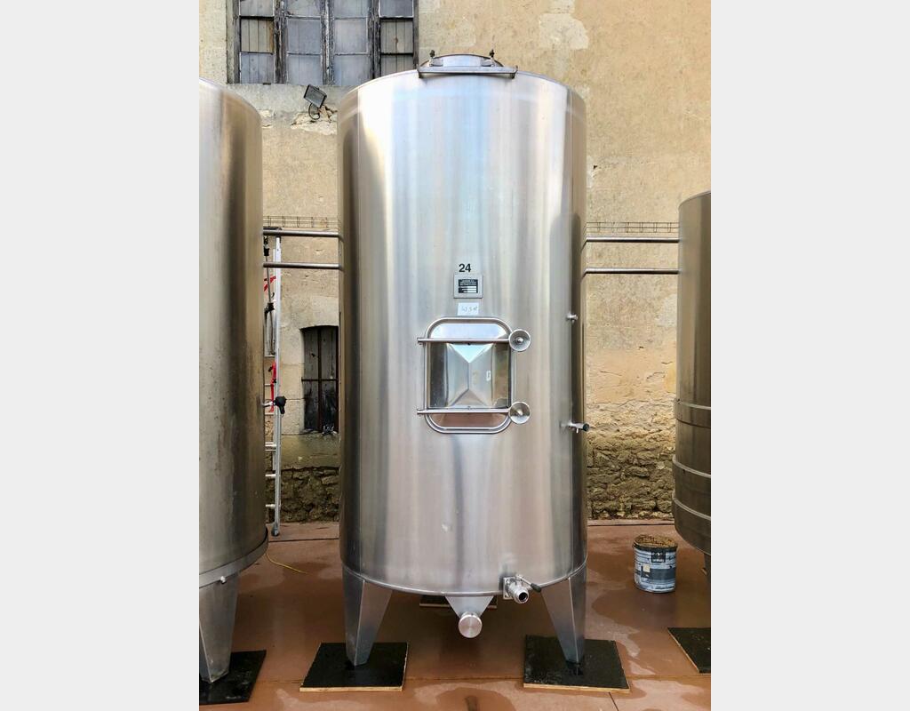 Vertical 304L stainless steel tank - Conical bottom on feet