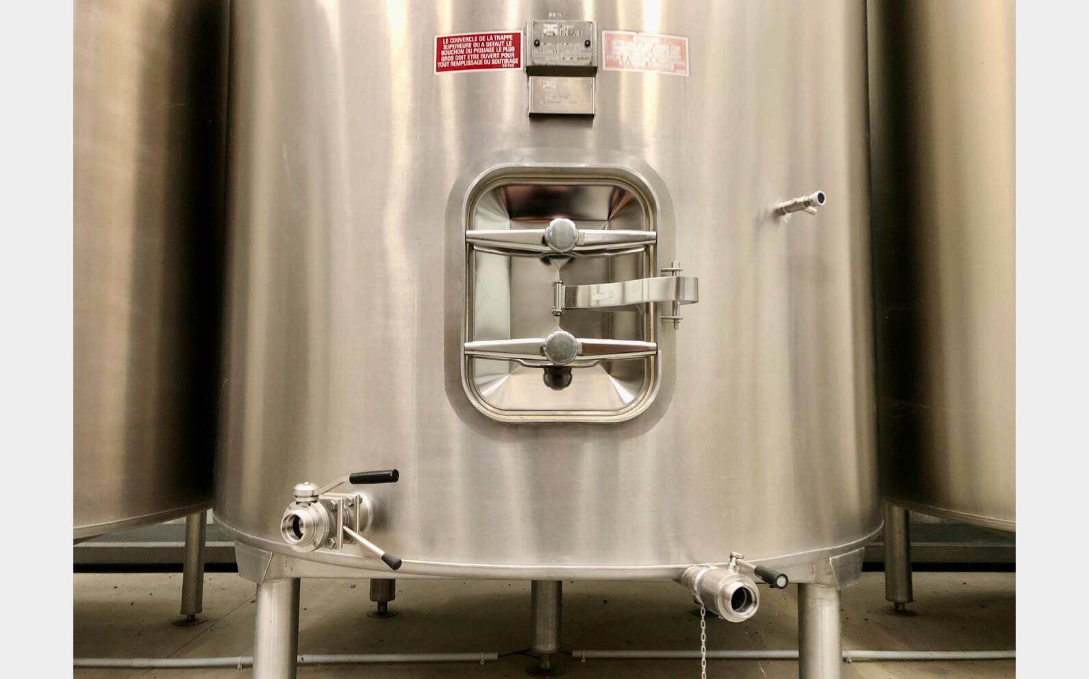 Cuve inox 304L thermor&eacute;gul&eacute;e sur pieds 90 HL (9 000 litres) PIERRE GUERIN