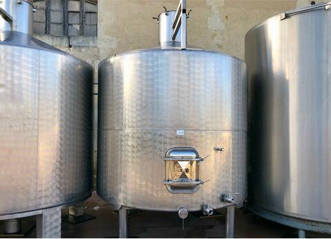 Vertical 304L stainless steel tank - Conical bottom on feet