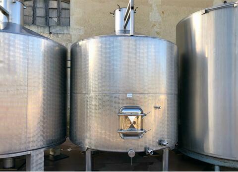 Cuve inox 304 fond plat sur pieds 103 HL (10 300 litres)