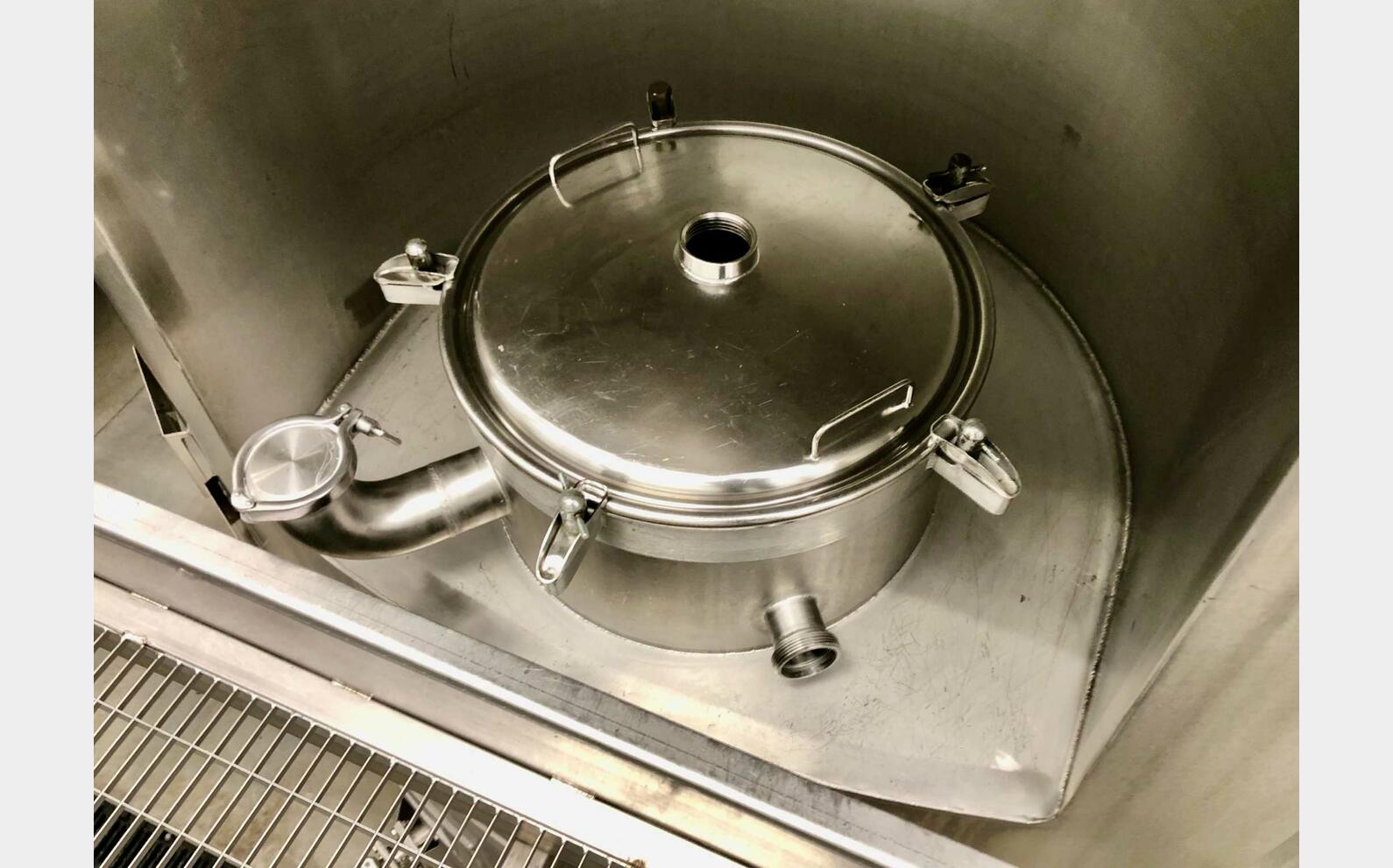 304L stainless steel tank - Temperature-controlled 91 + 134 = 225 HL (22,500 litres)