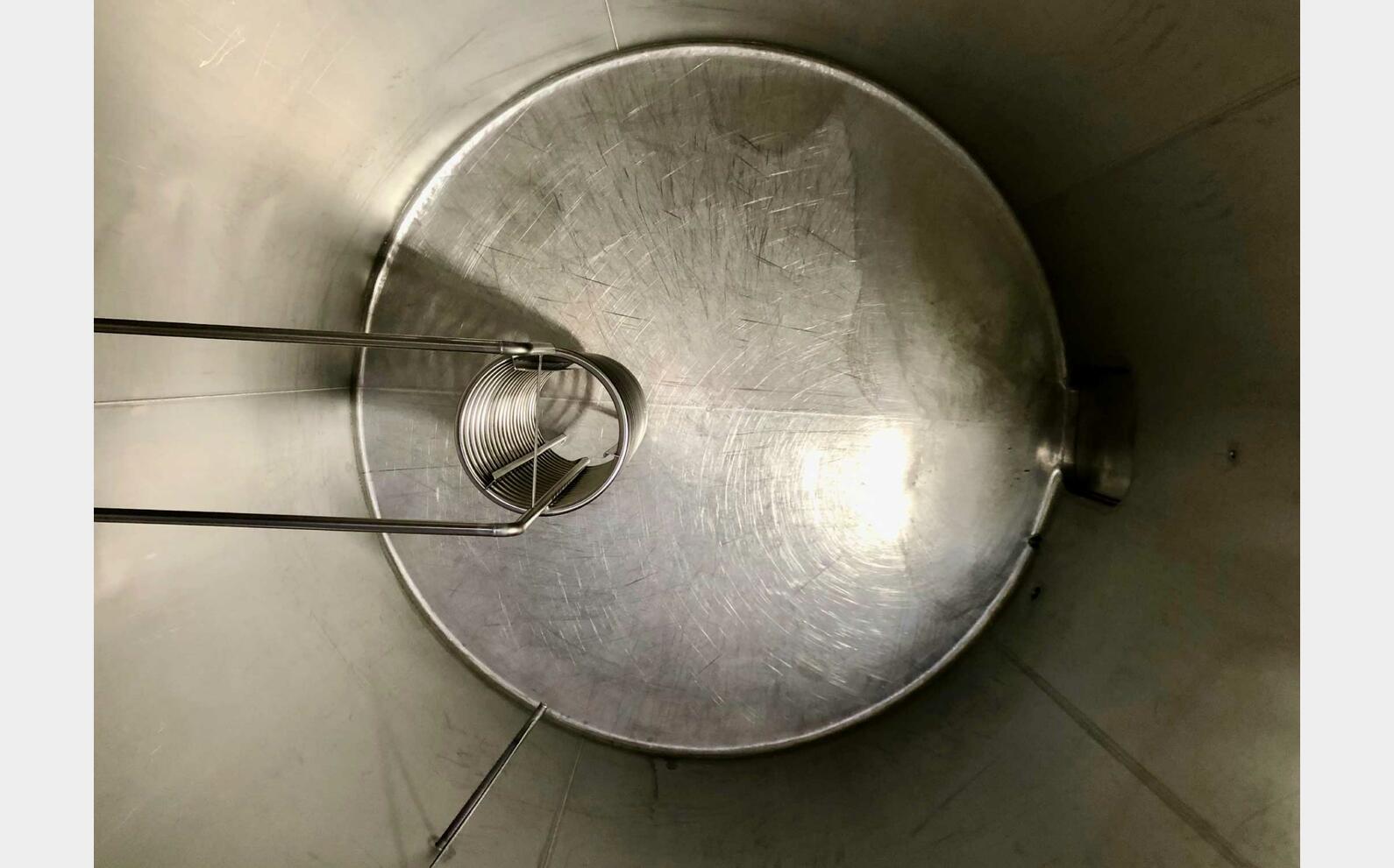 Cuve inox 304 fond plat sur socle acier 138 HL (13 800 litres) ETA