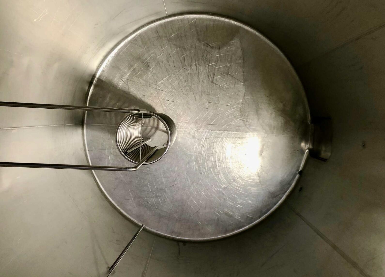Cuve inox 304 fond plat sur socle acier 138 HL (13 800 litres) ETA