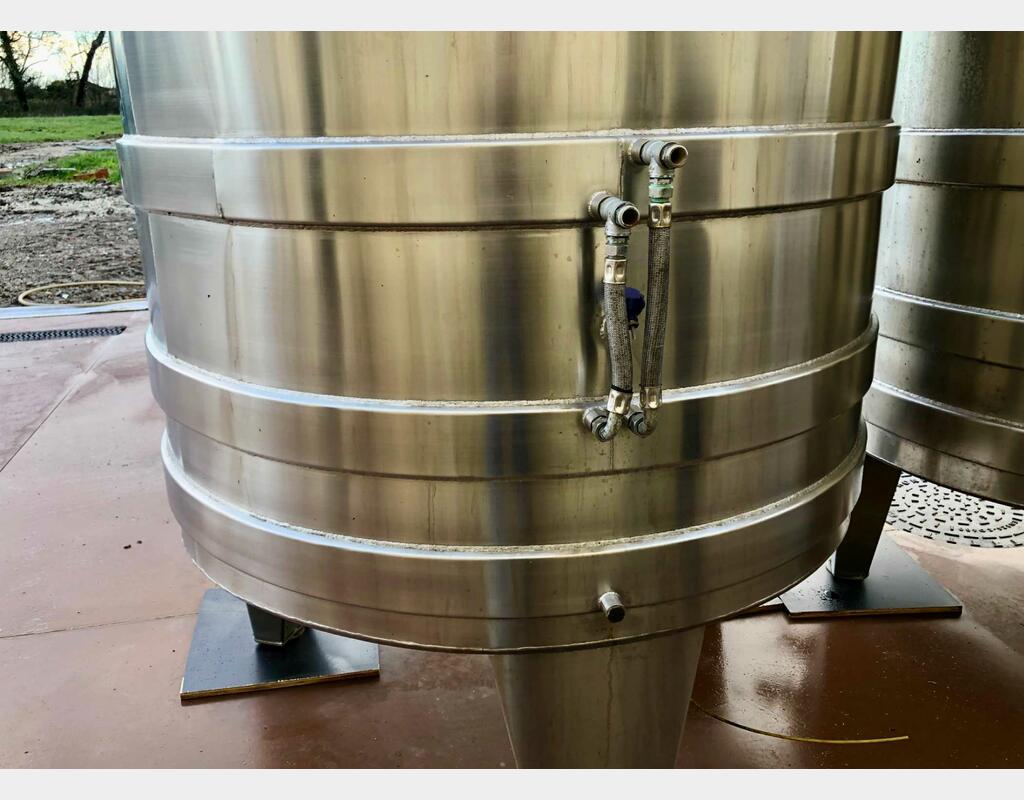 Cuve inox 304L verticale cylindrique - Fond plat incliné sur pieds