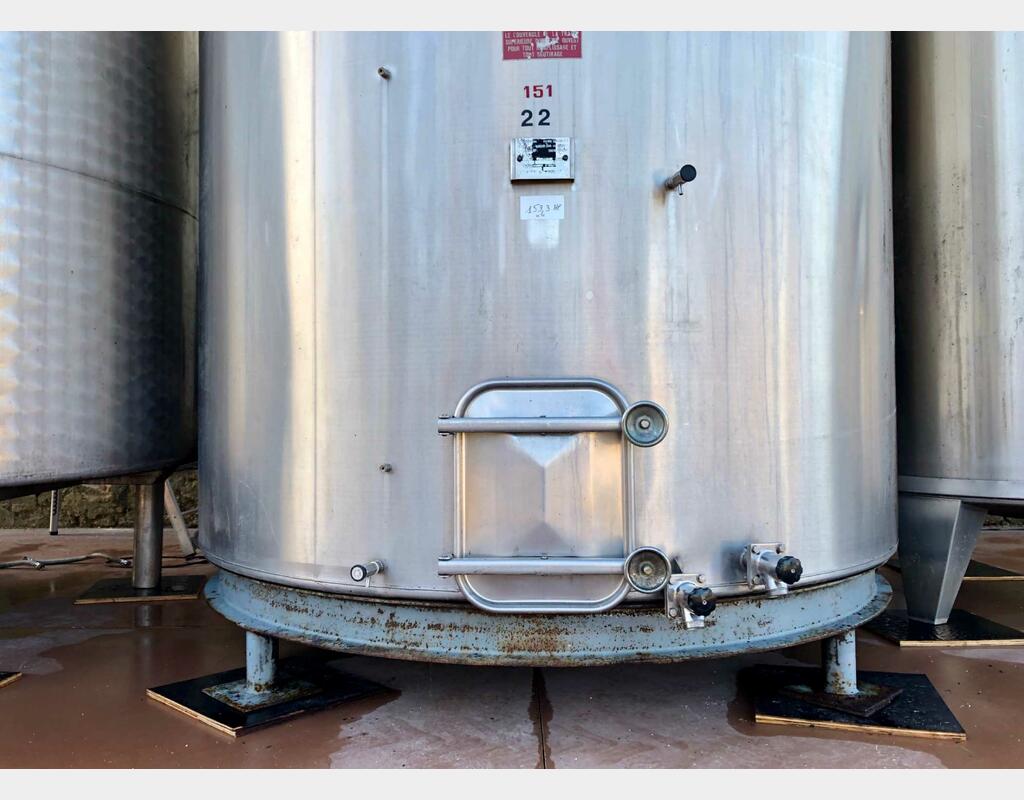 304L vertical cylindrical stainless steel tank - Inclined flat bottom on feet