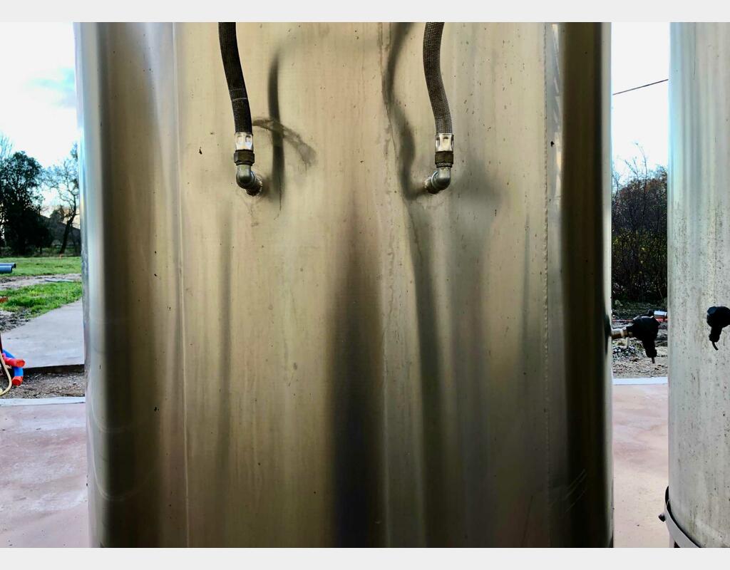 Vertical 304L stainless steel tank - Conical bottom on feet