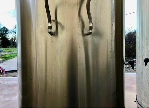 Vertical 304L stainless steel tank - Conical bottom on feet