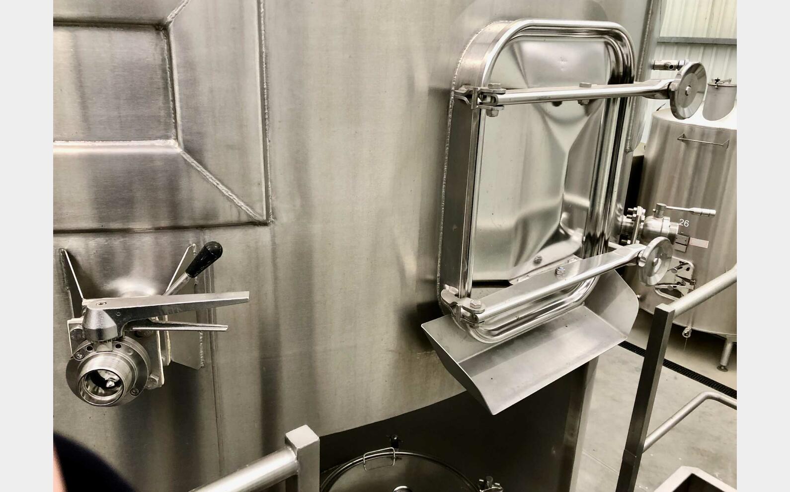 304L stainless steel tank - Temperature-controlled 91 + 134 = 225 HL (22,500 litres)