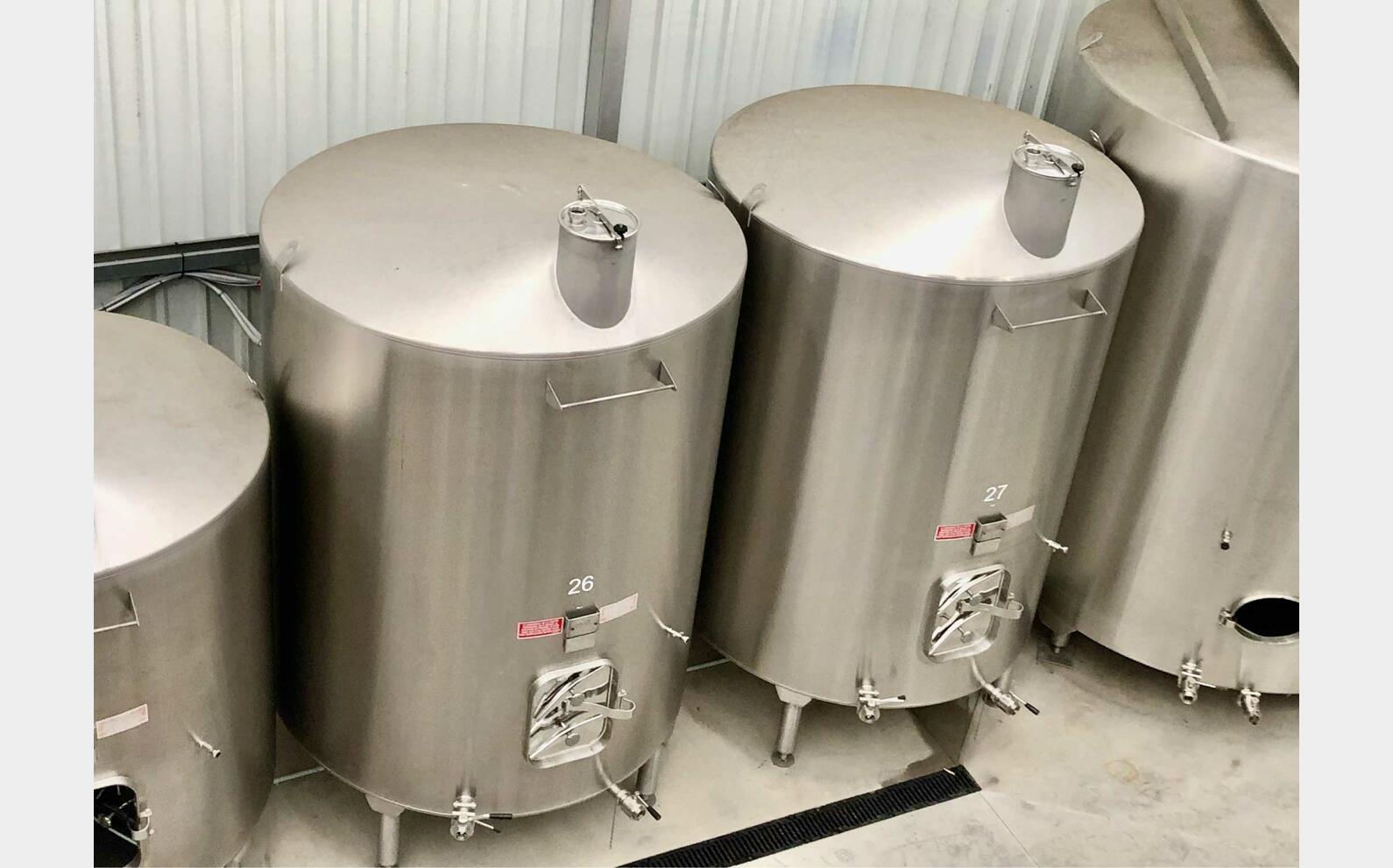 Cuve inox 304L thermor&eacute;gul&eacute;e sur pieds 90 HL (9 000 litres) PIERRE GUERIN