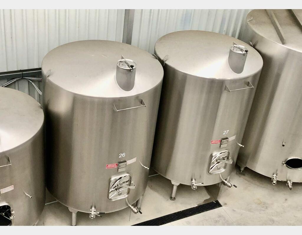 Flat-bottomed stainless steel tank - On feet