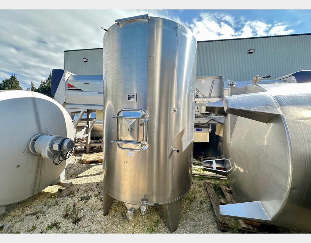 Vertical cylindrical 304L stainless steel tank - Conical bottom on feet