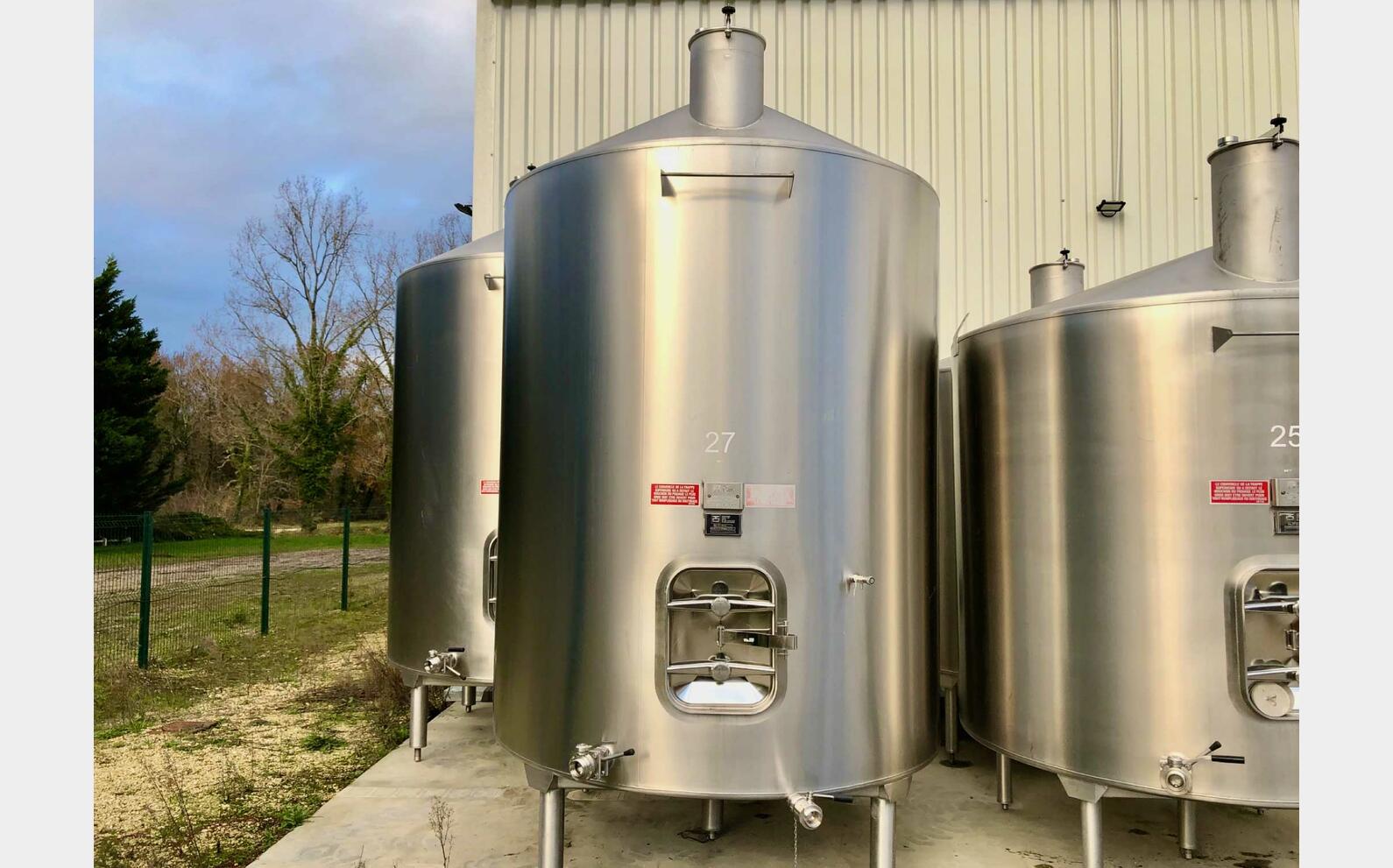 Cuve inox 304L thermor&eacute;gul&eacute;e sur pieds 90 HL (9 000 litres) PIERRE GUERIN